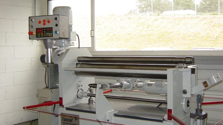 Machine pour roulage de pièces